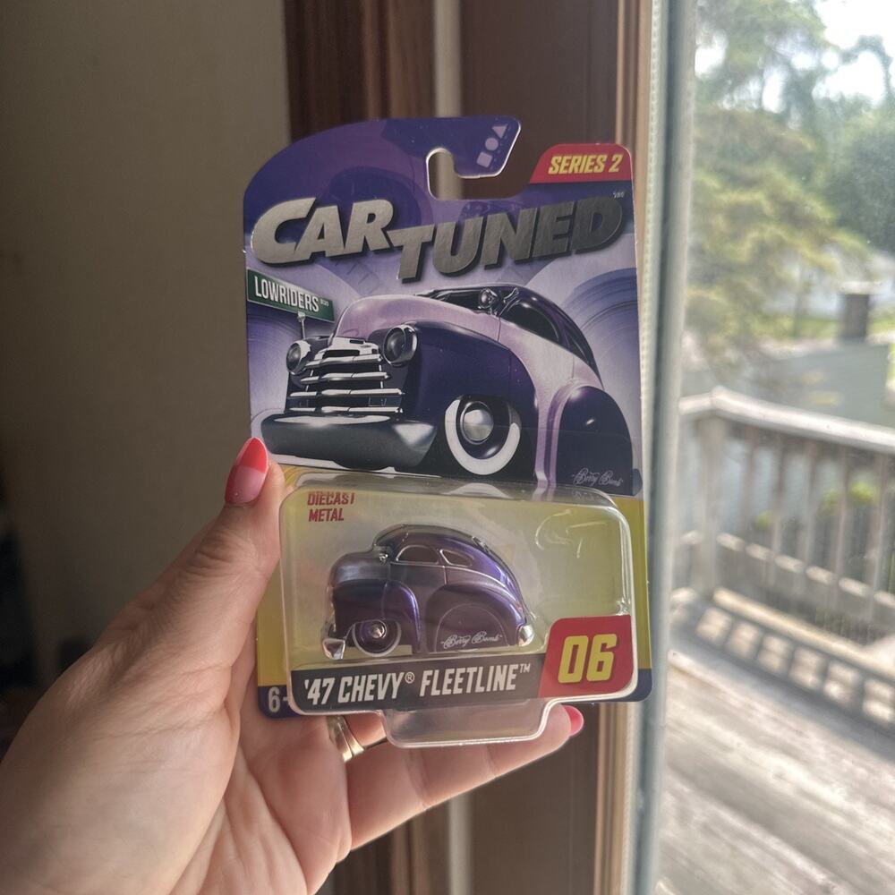 Car Tuned - Series 2 ‘47 Chevy Fleetline #06 - Purple Lowrider Diecast Metal Car